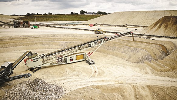 TS 842 radial conveyor stockpiling aggregates